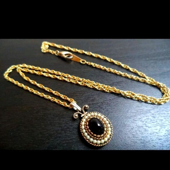 Avon Jewelry - Avon Pendant Necklace Onyx Cabochon Encircled Pearlesque Beads Gold Tone Chain